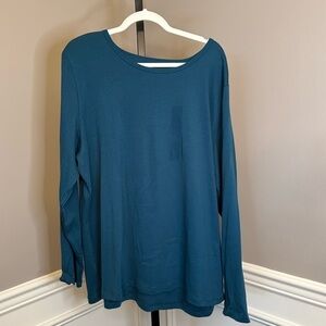 St. John's Bay essential long sleeve tea size 3X in blue coral